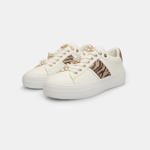 Sneakers para mujer con tira animal print y aplicaciones de joyería, Blanco Sneakers para mujer con tira animal print y aplicaciones de joyería, Blanco
